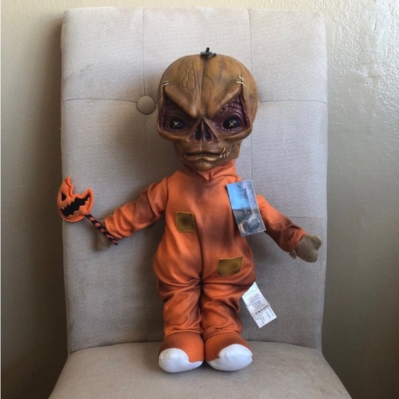 Spirit Halloween Trick 'R Treat Unmasked Sam Plush NWT - Picture 2 of 14